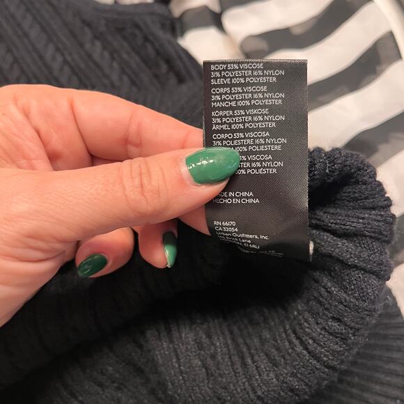 Anthropologie Maeve Black & White Contrast-Sleeves Sweater Size Large - Picture 8 of 10